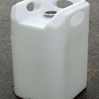 The 28L Warlord CF has an integral dry break coupler for sealed transfer of hazardous liquids.